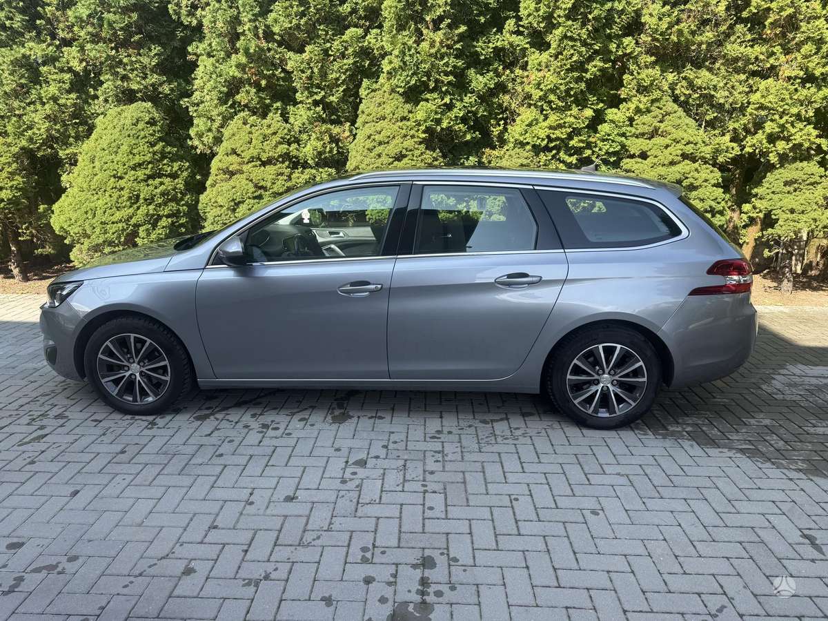 Peugeot 308 2014 — rear view