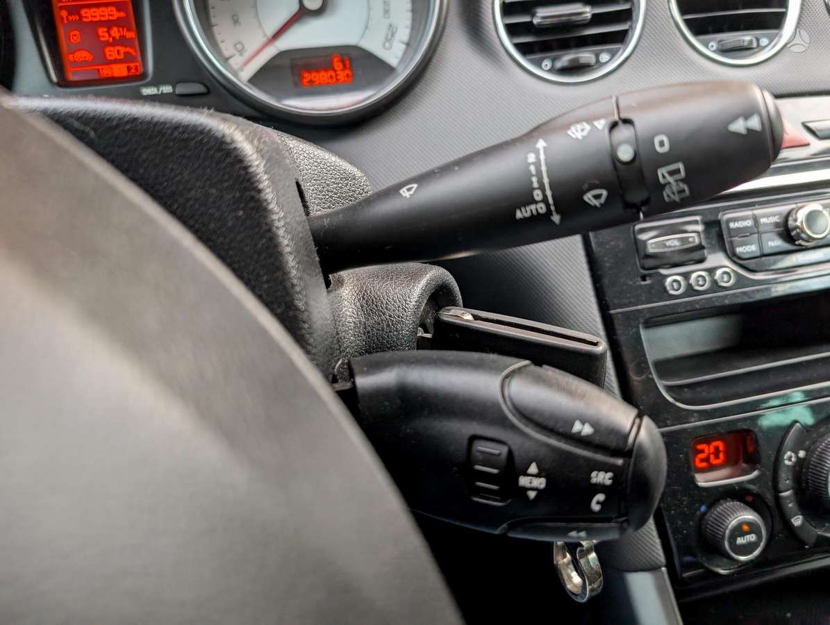Peugeot 308 2013 — photo 15