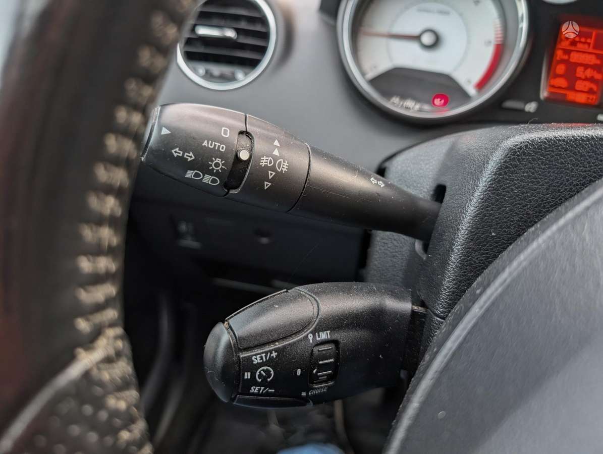 Peugeot 308 2013 — photo 16
