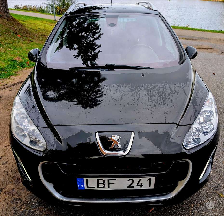 Peugeot 308 2013 — rear view