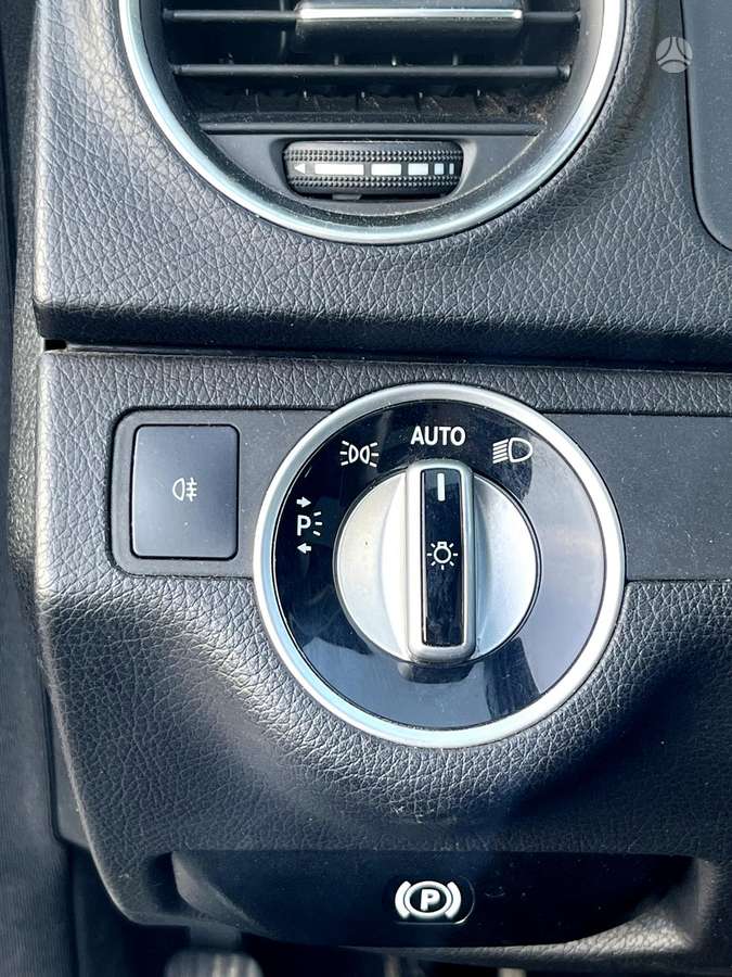 Mercedes-Benz C200 2011 — фото 13