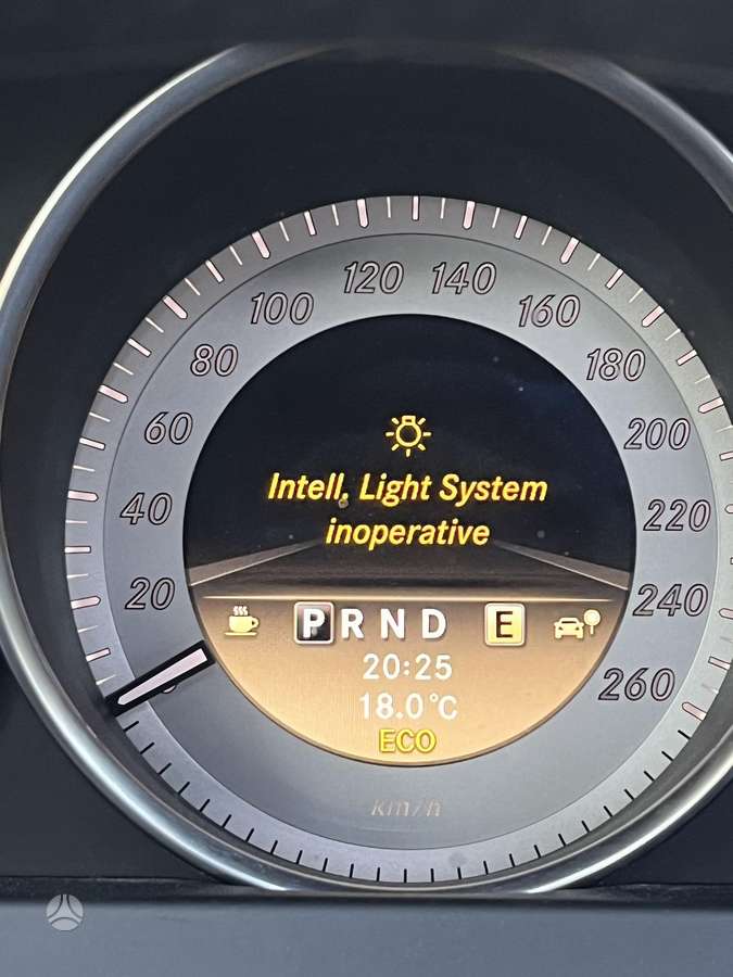 Mercedes-Benz C200 2011 — фото 16