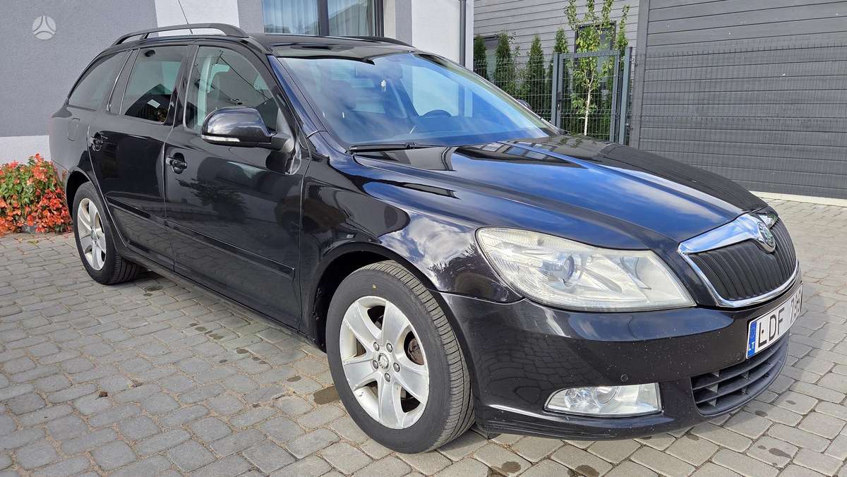 Skoda Octavia 2010 — салон