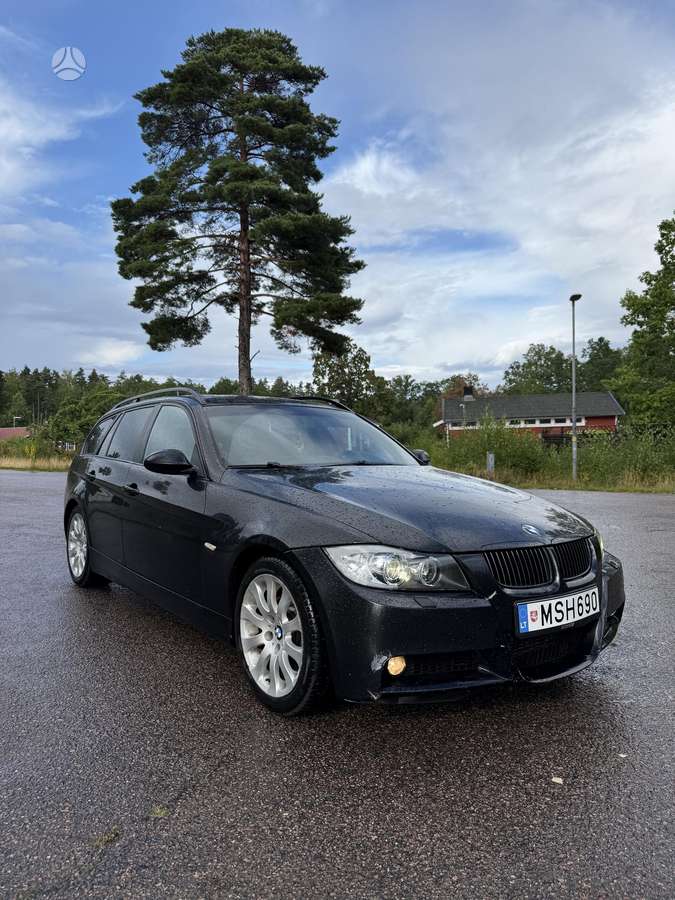 BMW 330 2007 — вигляд ззаду