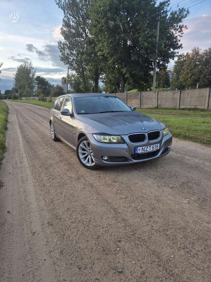 BMW 318, 2009