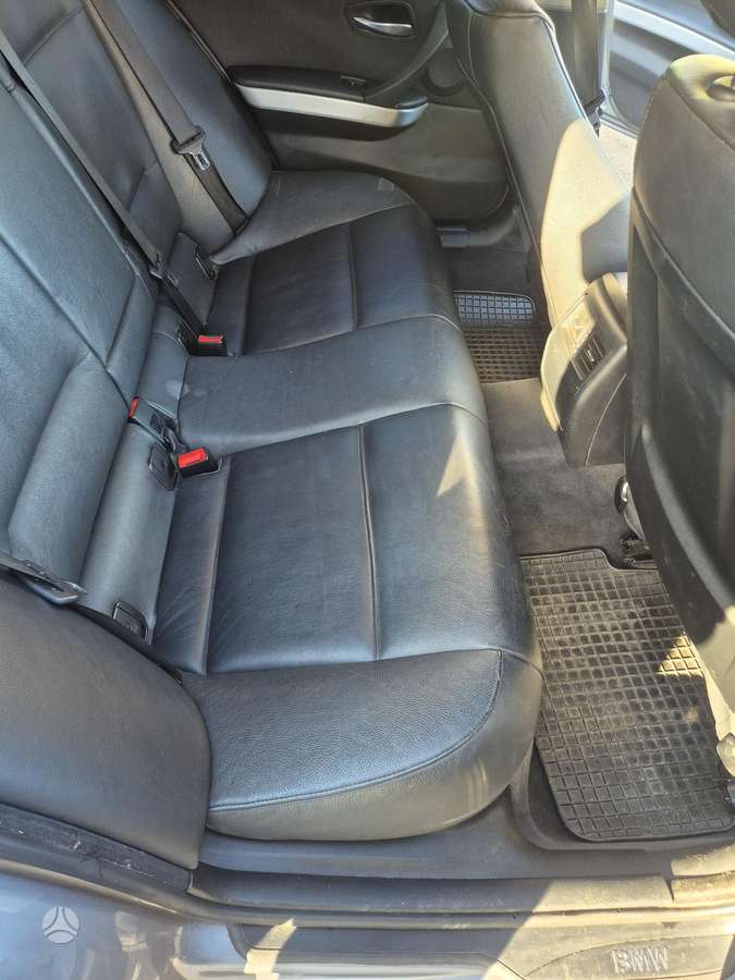 BMW 318 2009 — photo 10