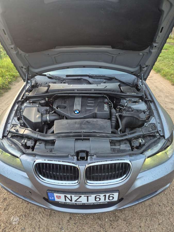 BMW 318 2009 — photo 10
