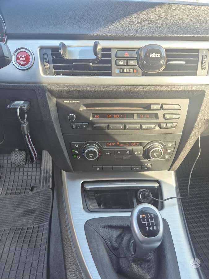 BMW 318 2009 — photo 12