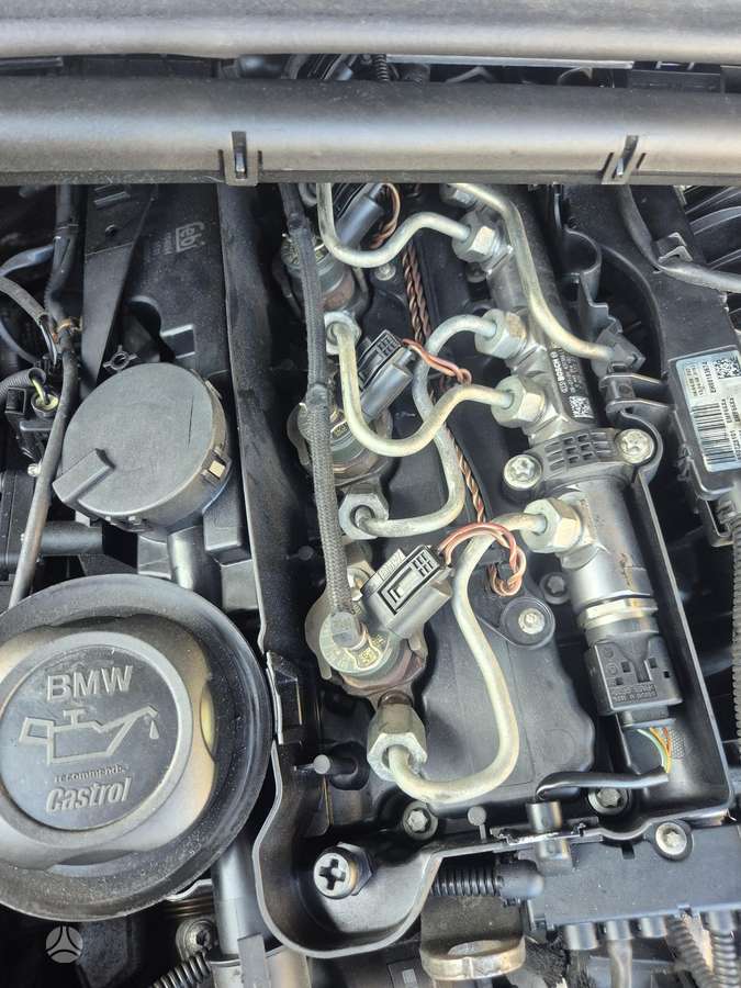 BMW 318 2009 — photo 15