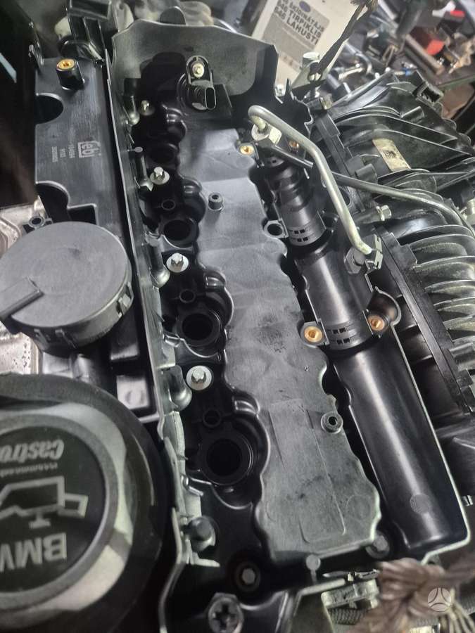 BMW 318 2009 — photo 16