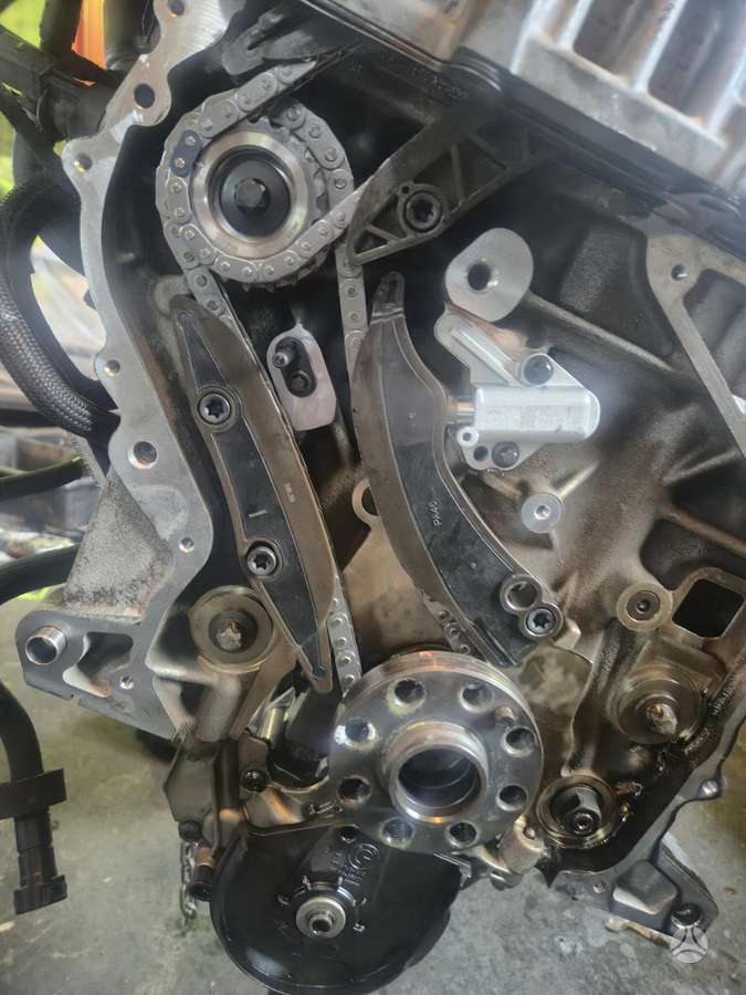 BMW 318 2009 — photo 17