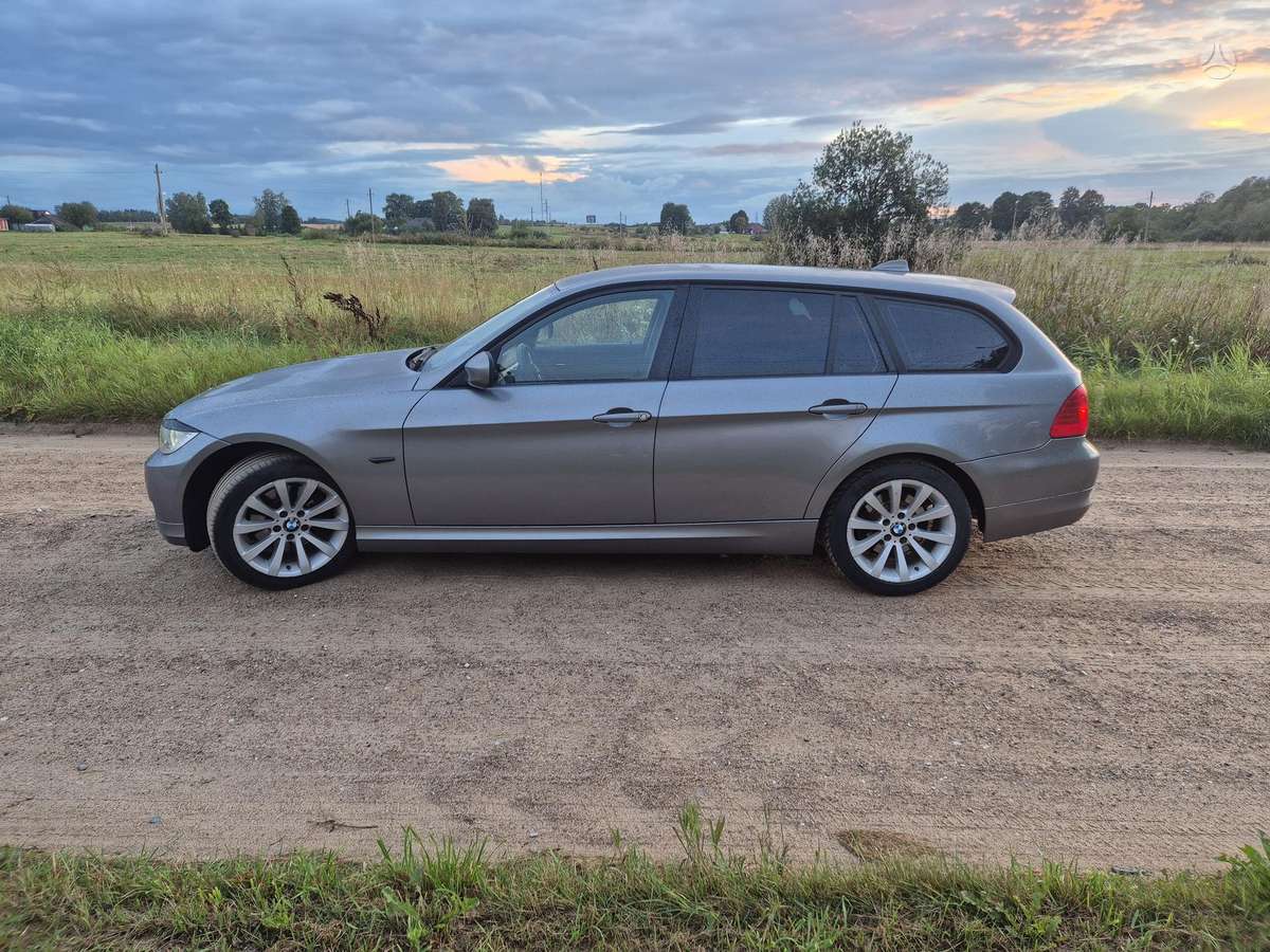 BMW 318 2009 — engine 1995 cm³, 143 HP (105kW)