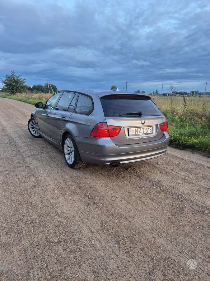 BMW 318 2009 — photo 5