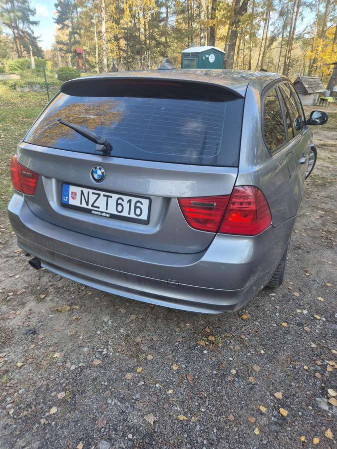 BMW 318 2009 — photo 5