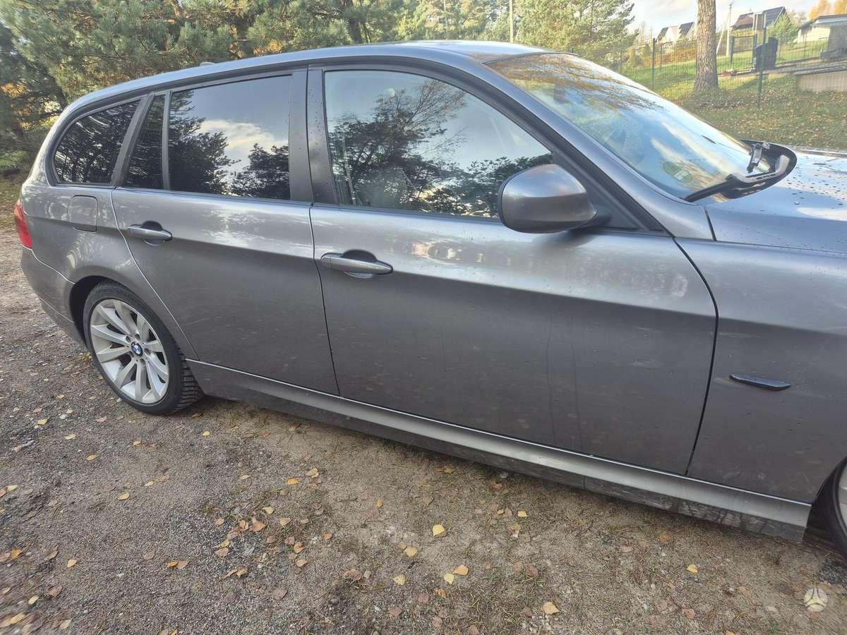 BMW 318 2009 — photo 6