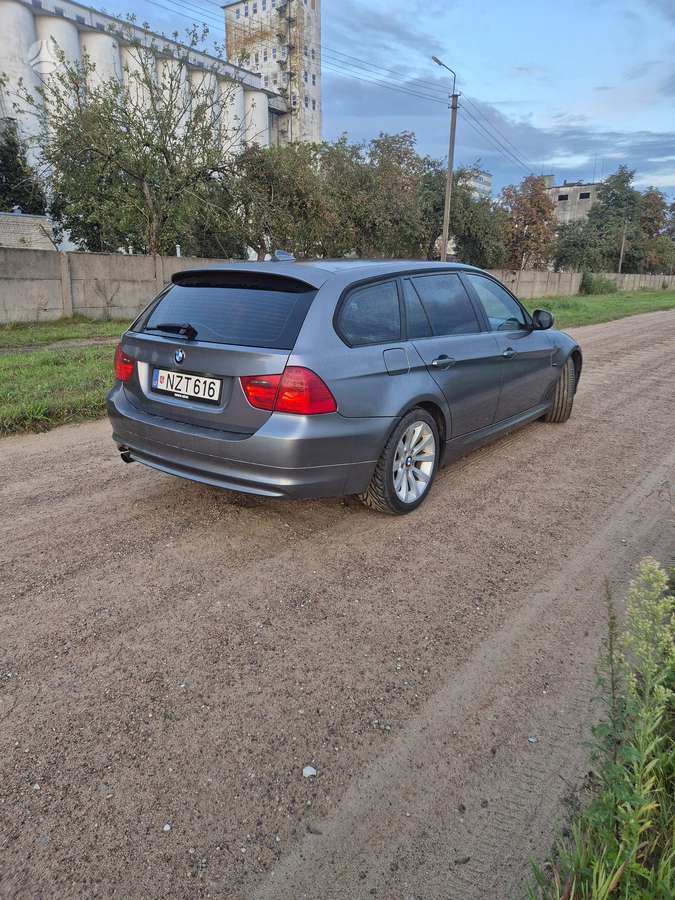 BMW 318 2009 — photo 6