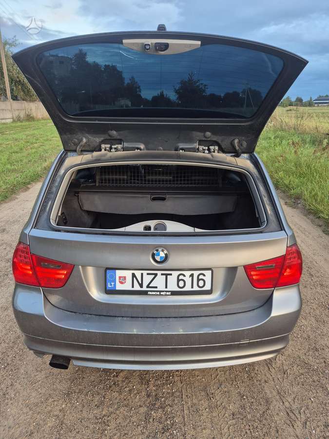 BMW 318 2009 — photo 8