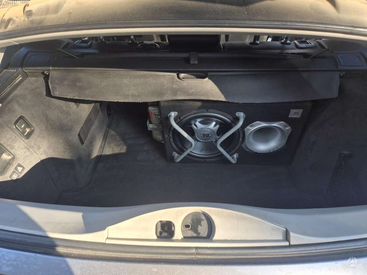 BMW 318 2009 — photo 9