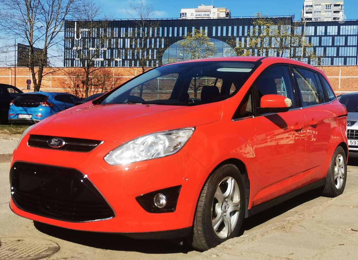 Ford Grand 2012 — photo 26