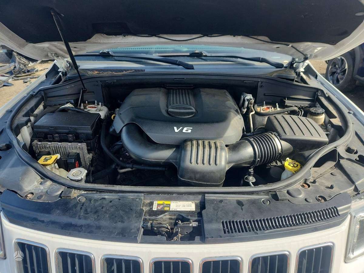 Jeep Grand 2015 — photo 10