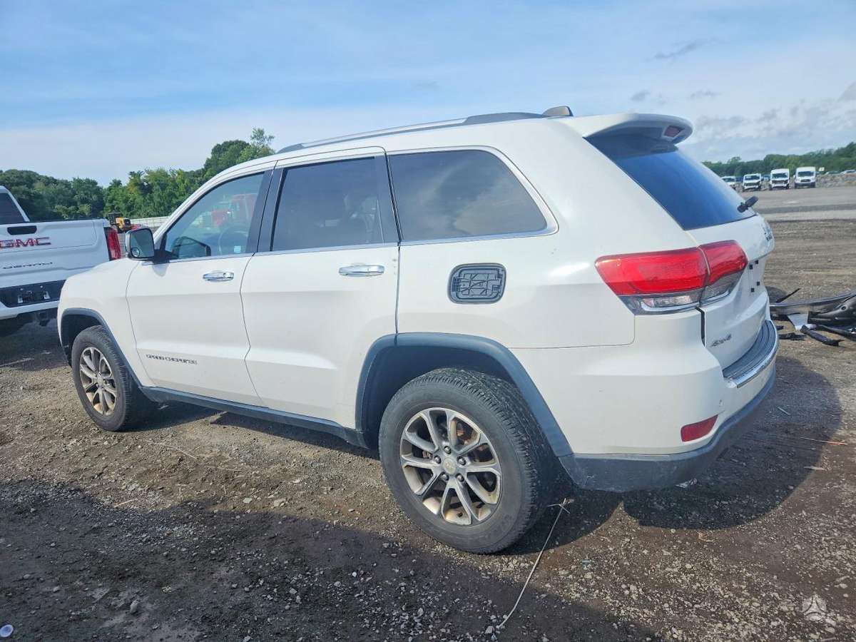 Jeep Grand 2015 — rear view