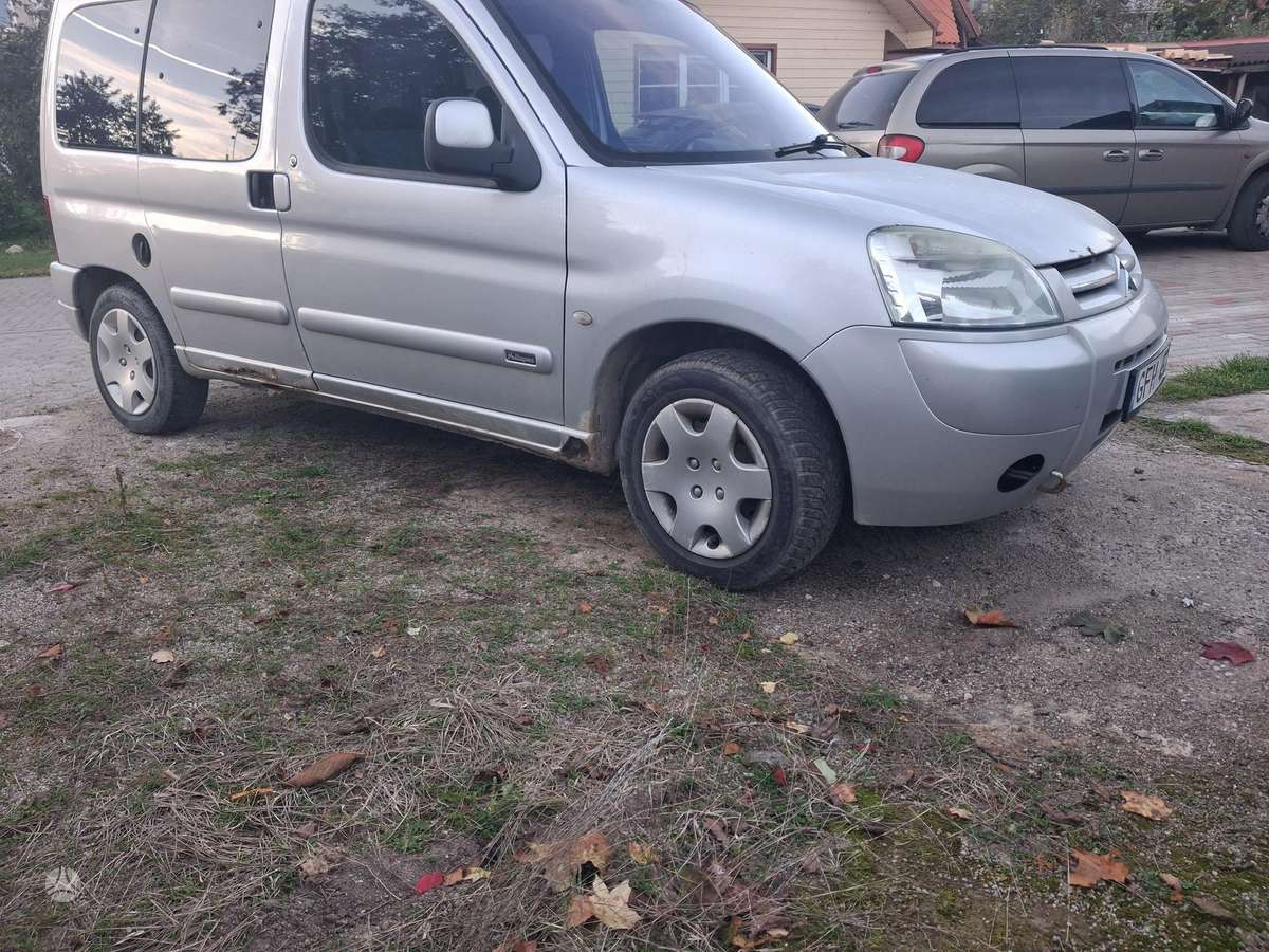 Citroen Berlingo 2005 — rear view