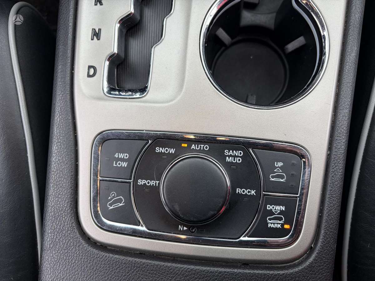 Jeep Grand 2013 — photo 12