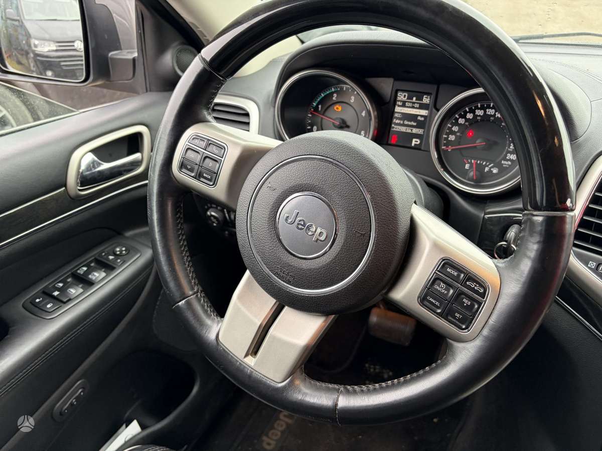 Jeep Grand 2013 — photo 15
