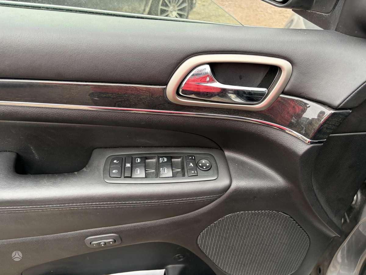 Jeep Grand 2013 — photo 25