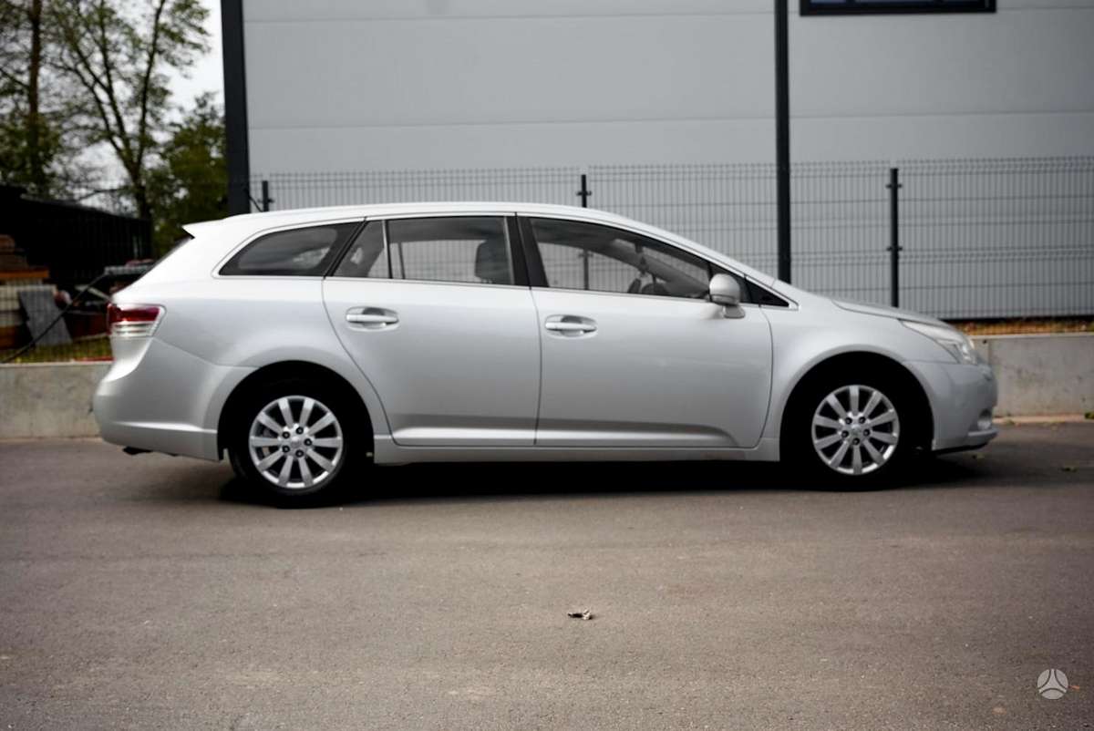 Toyota Avensis 2011 — двигун 1998 cm³, 126 HP (93kW)