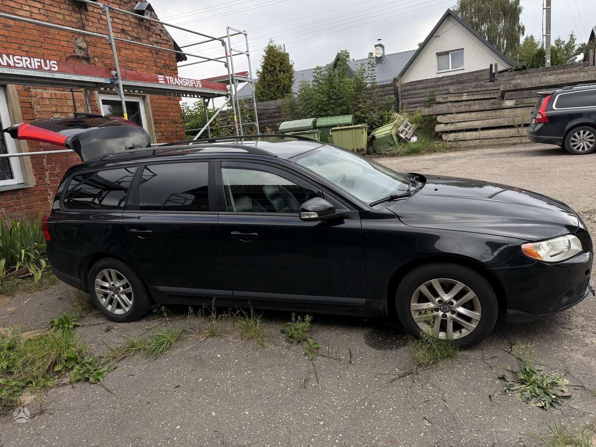 Volvo V70 2009 — салон