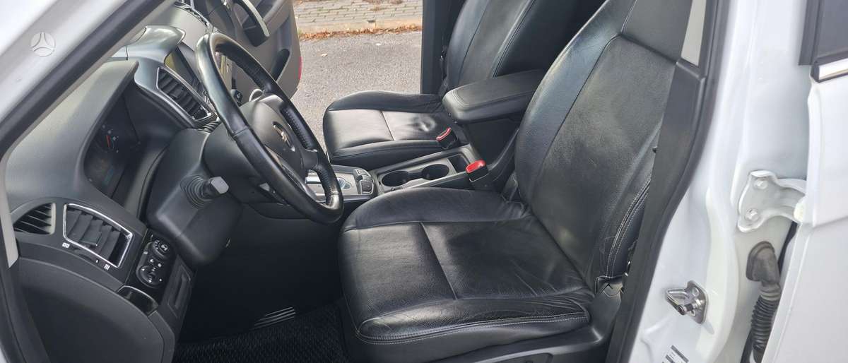 Chevrolet Captiva 2011 — photo 17