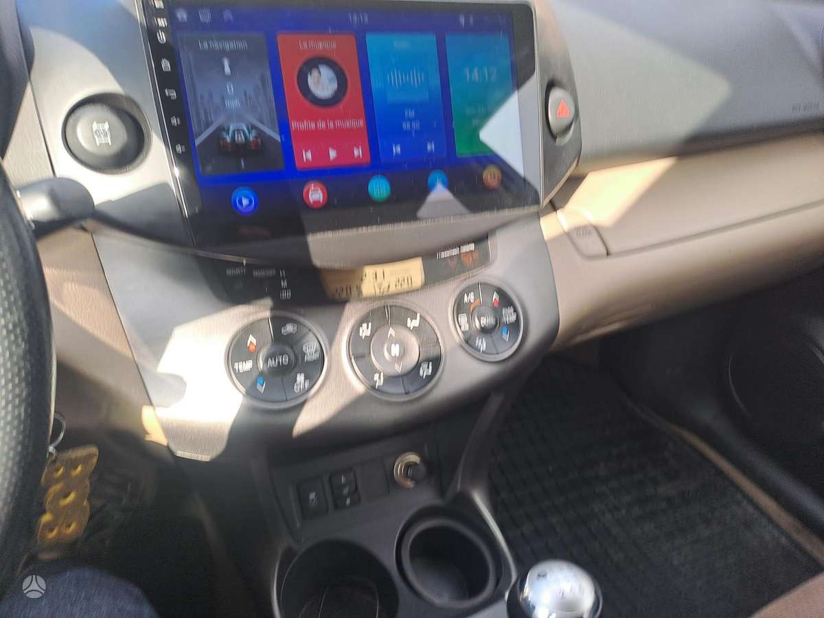 Toyota RAV4 2011 — photo 10