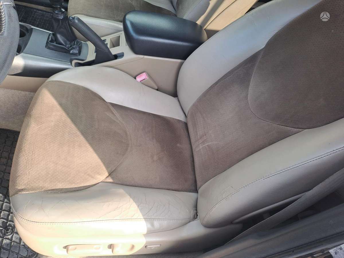 Toyota RAV4 2011 — photo 12