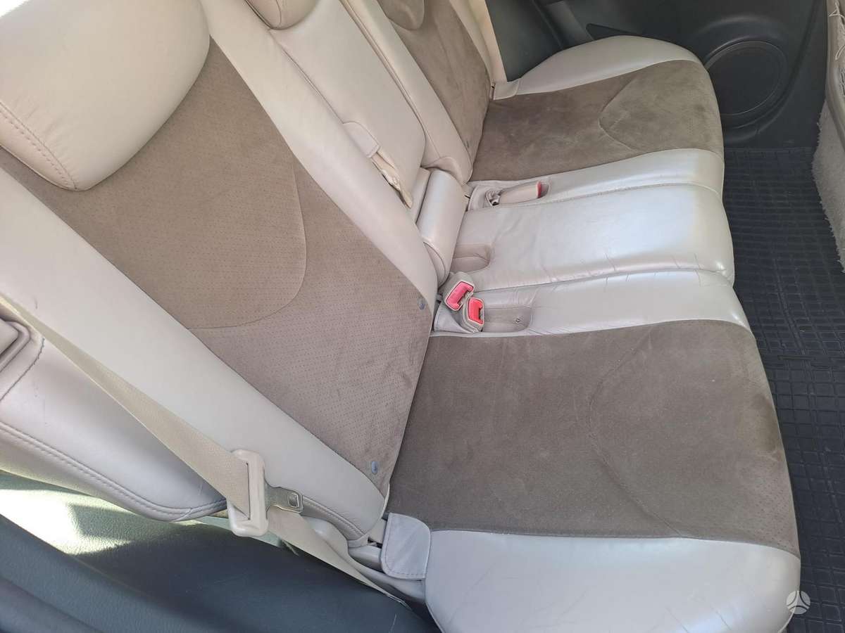 Toyota RAV4 2011 — photo 13
