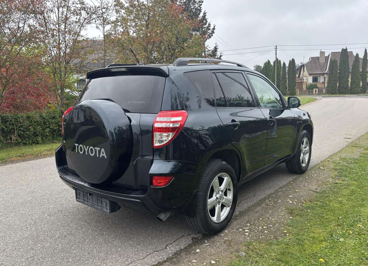 Toyota RAV4 2011 — photo 7