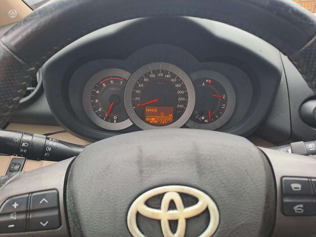 Toyota RAV4 2011 — photo 9