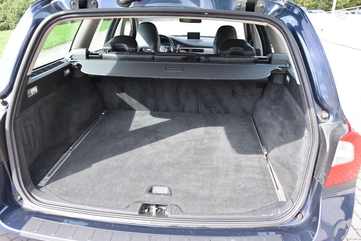 Volvo V70 2010 — photo 12