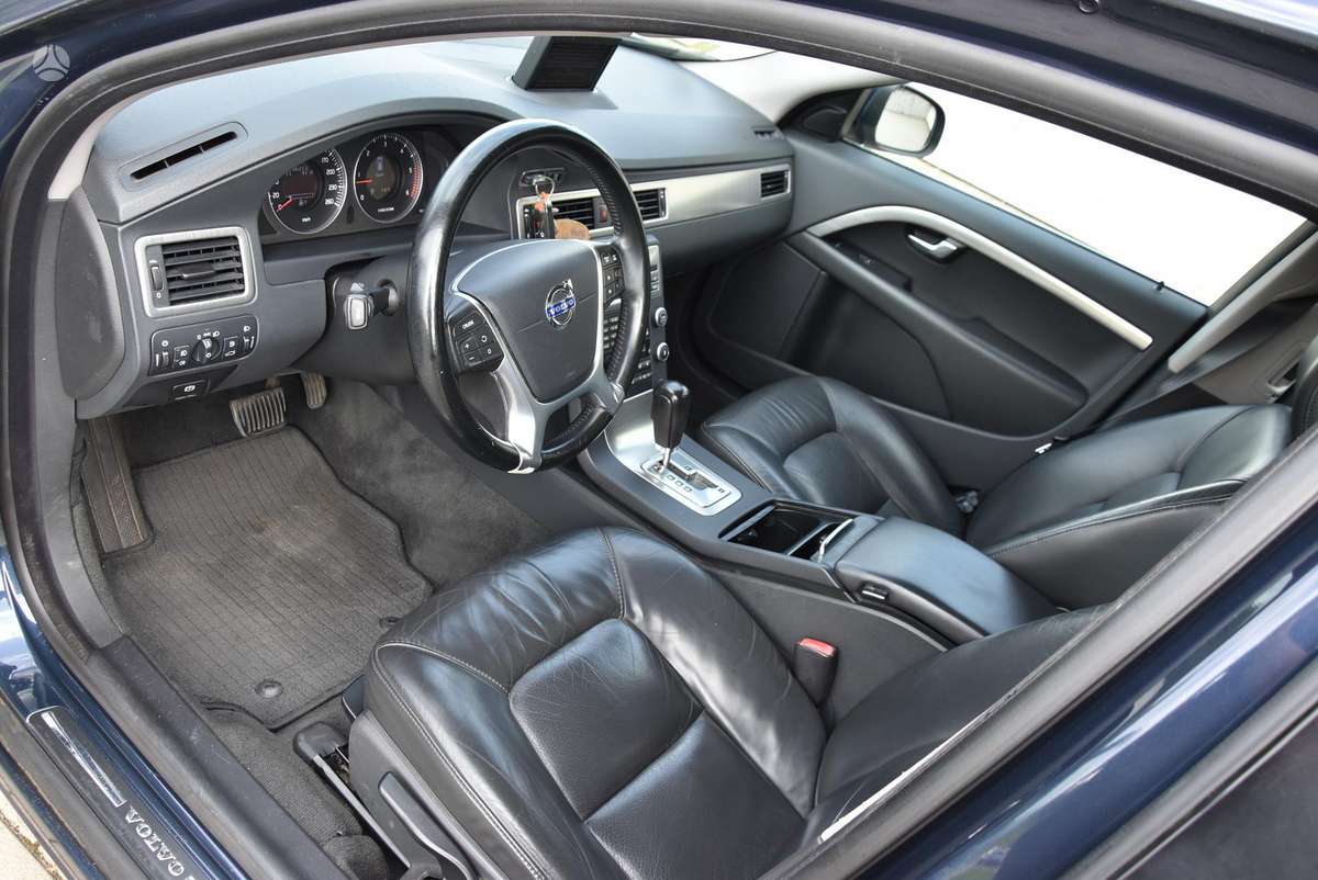 Volvo V70 2010 — photo 14