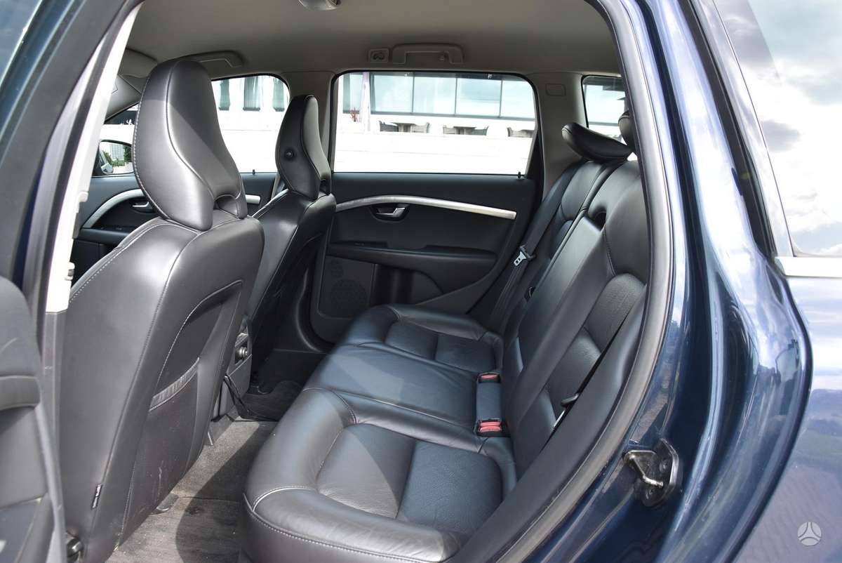 Volvo V70 2010 — photo 15