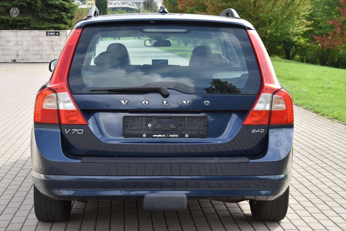 Volvo V70 2010 — photo 7