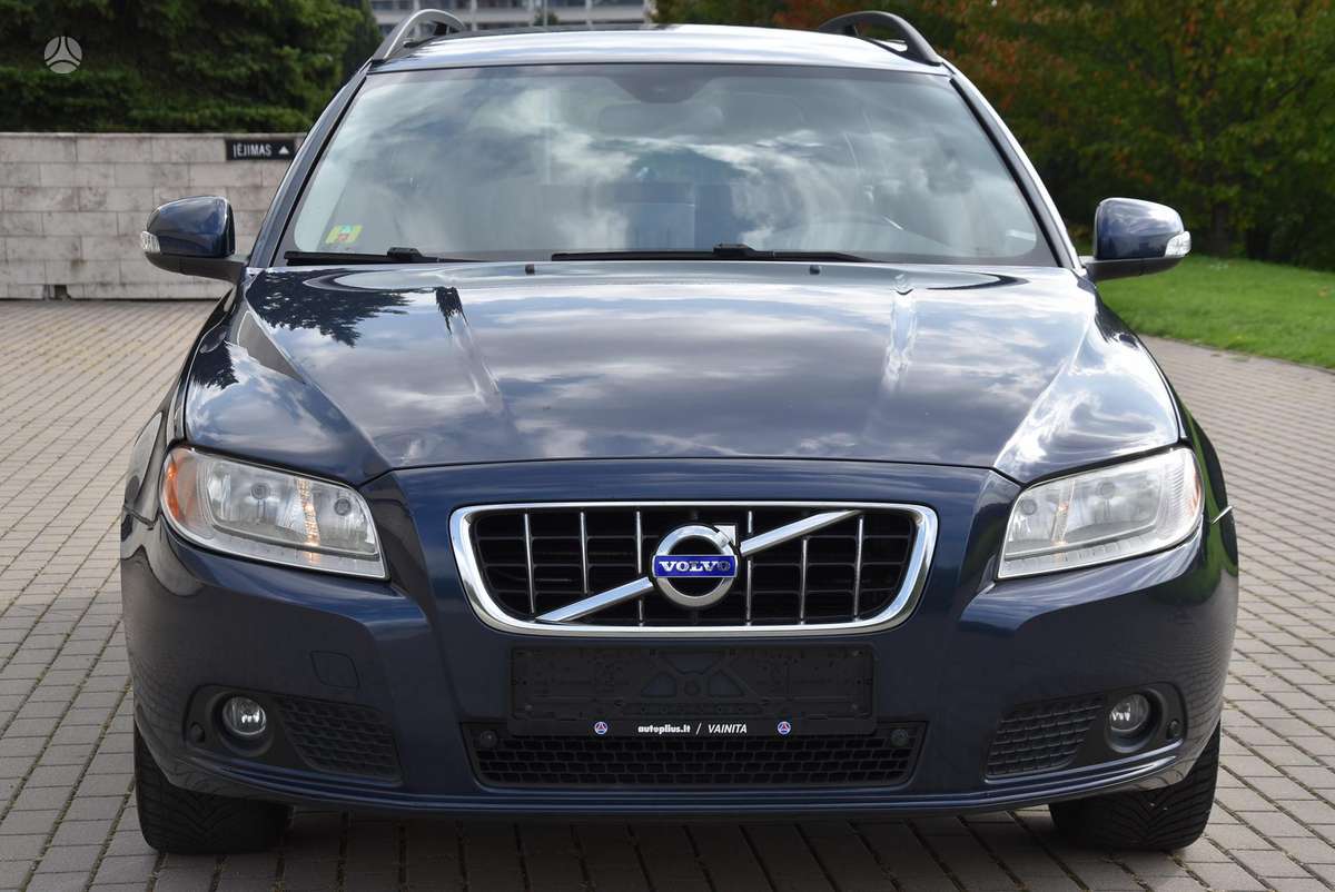 Volvo V70 2010 — photo 8