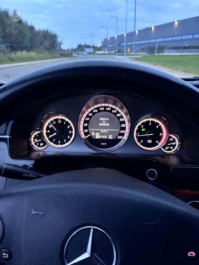 Mercedes-Benz E250 2010 — photo 8