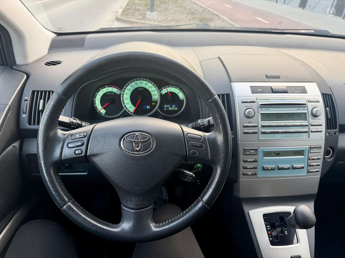 Toyota Corolla 2008 — photo 22