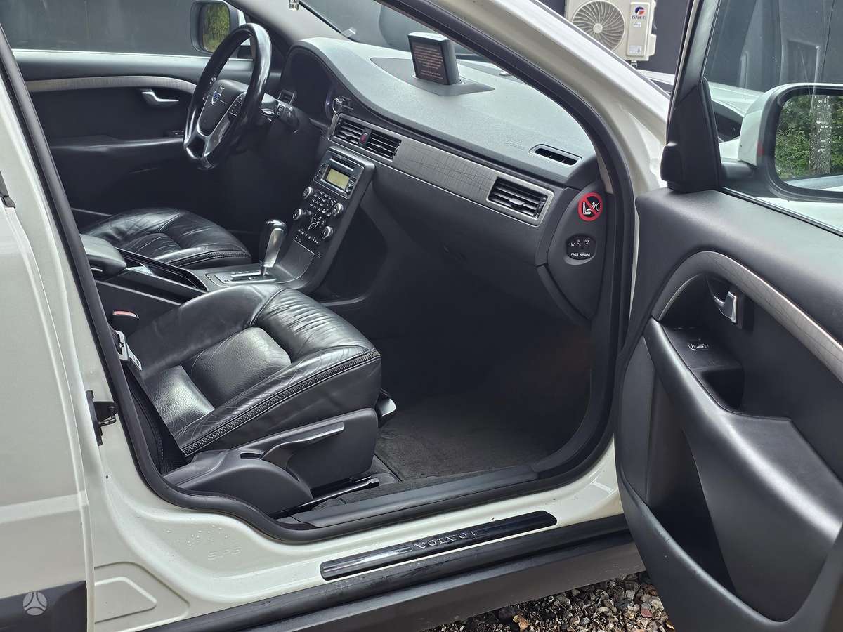 Volvo XC70 2009 — photo 12