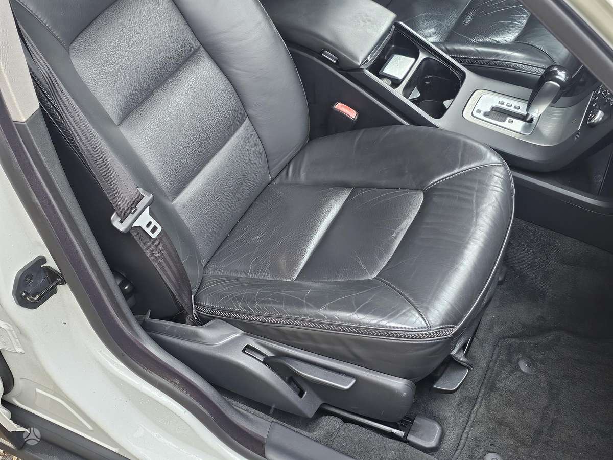 Volvo XC70 2009 — photo 16