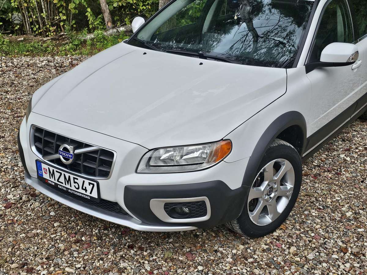 Volvo XC70 2009 — rear view
