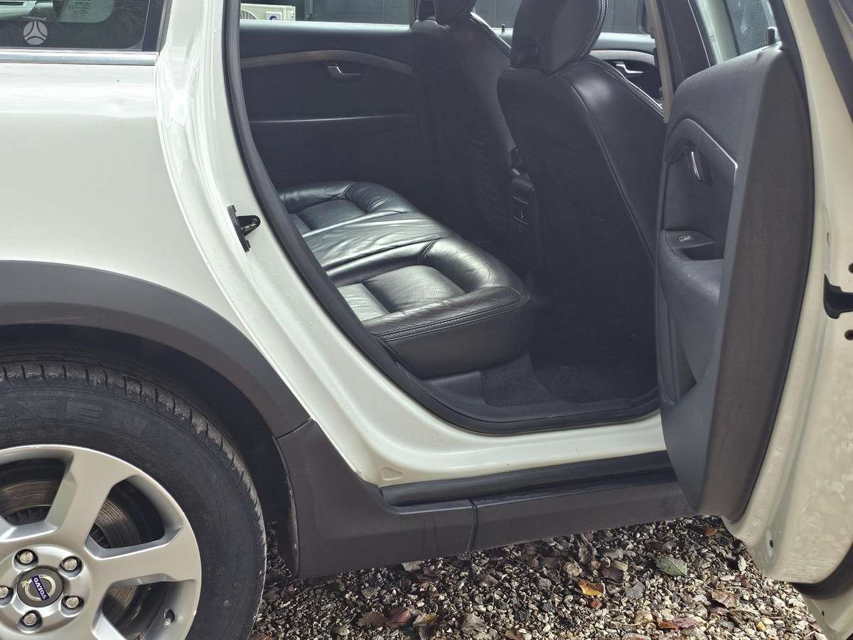 Volvo XC70 2009 — photo 21