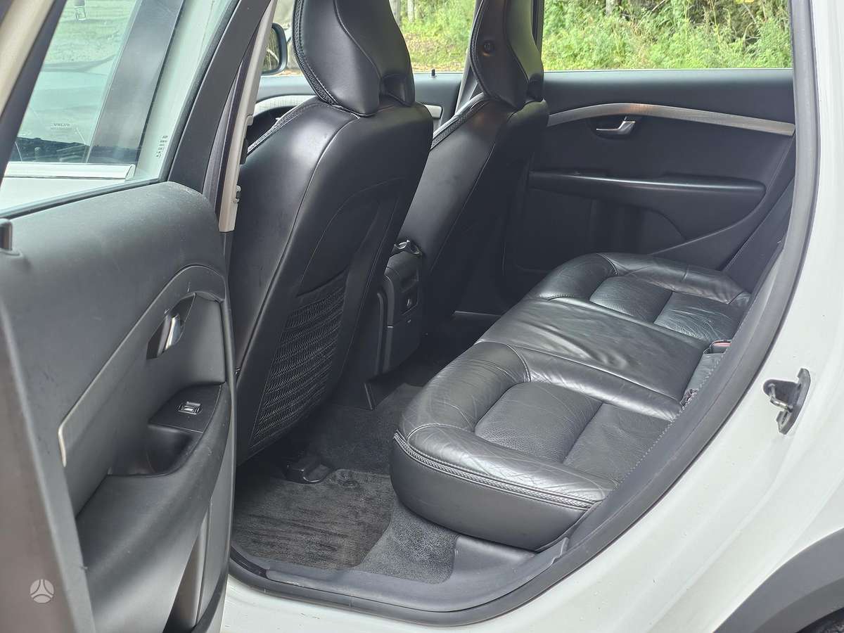 Volvo XC70 2009 — photo 22