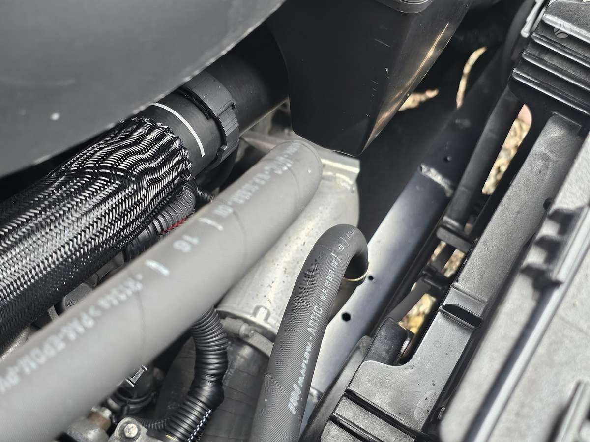 Volvo XC70 2009 — photo 36